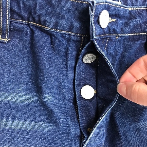 Refuge Hi Rise Cheeky Destroyed Jean Shorts 10 - Picture 5 of 6